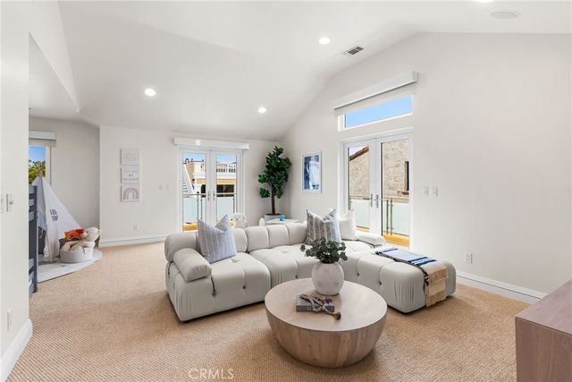 1554 E Oceanfront, Newport Beach, CA 92661