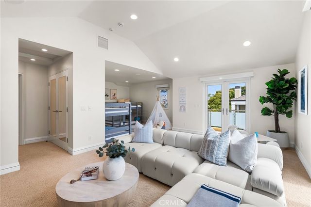 1554 E Oceanfront, Newport Beach, CA 92661