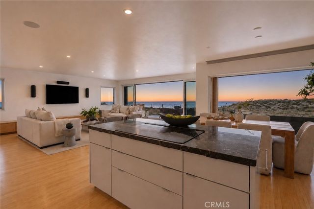 1554 E Oceanfront, Newport Beach, CA 92661