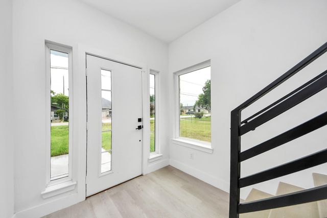 8218 Lawler Street, Houston, TX 77051