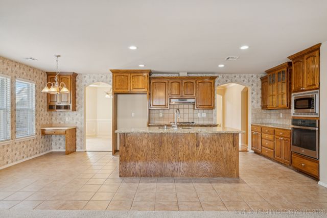 4200 W Kent Street, Broken Arrow, OK 74012