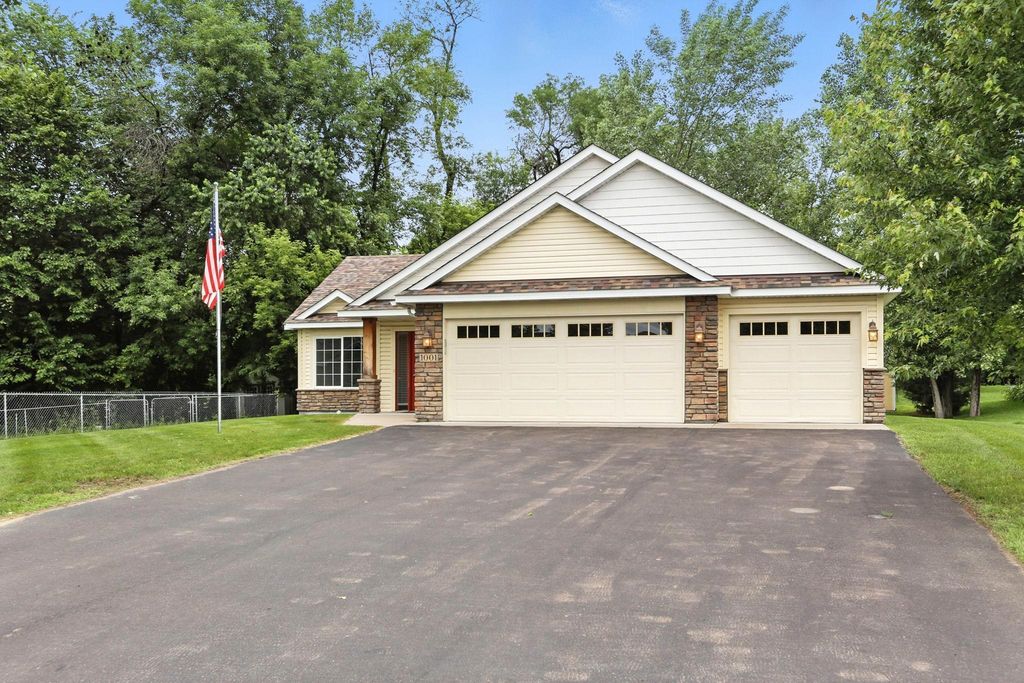 1001 Bellaire Boulevard NW, Isanti, MN 55040