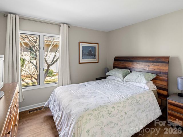 120 Deerlake Drive, Asheville, NC 28803