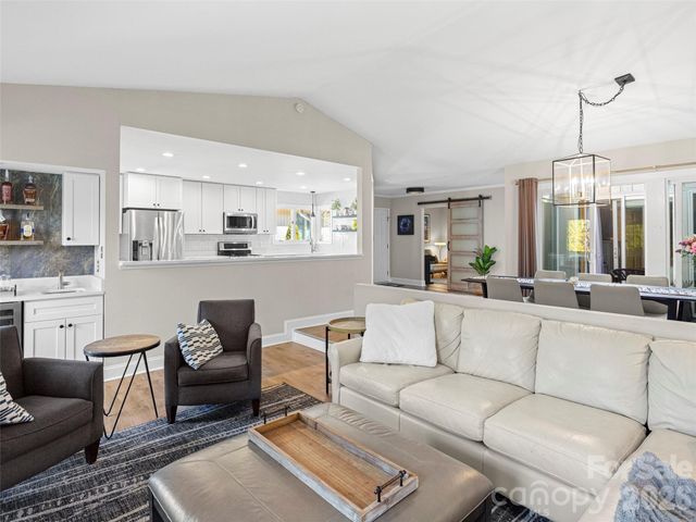 120 Deerlake Drive, Asheville, NC 28803