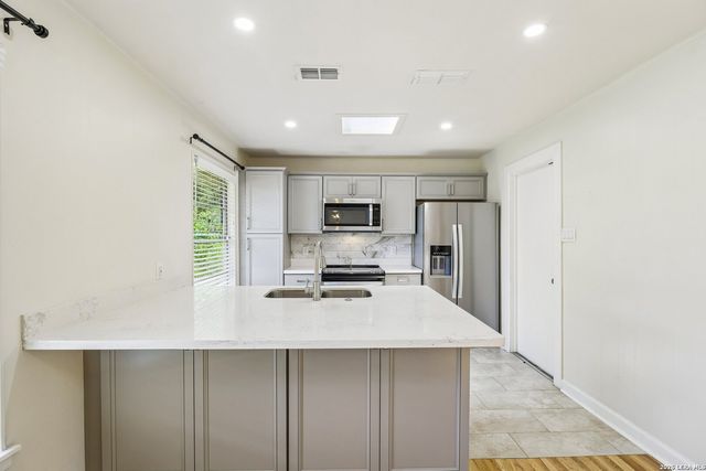 614 CORONET ST, San Antonio, TX 78216