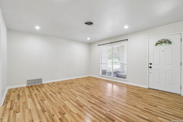 614 CORONET ST, San Antonio, TX 78216