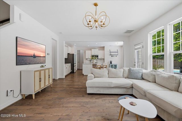 5008 Laurenbridge Lane, Wilmington, NC 28409