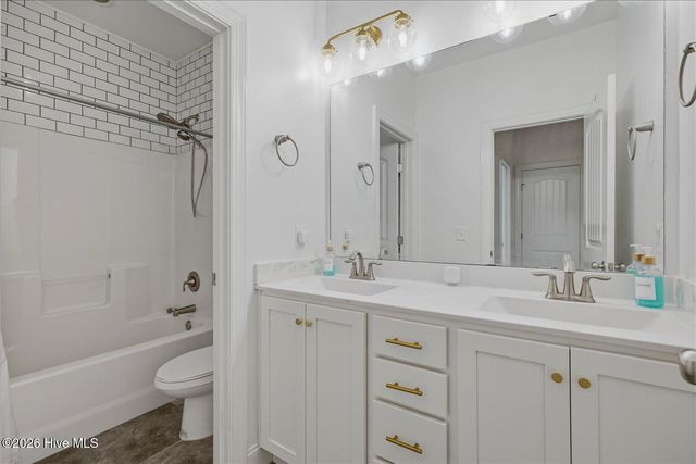5008 Laurenbridge Lane, Wilmington, NC 28409