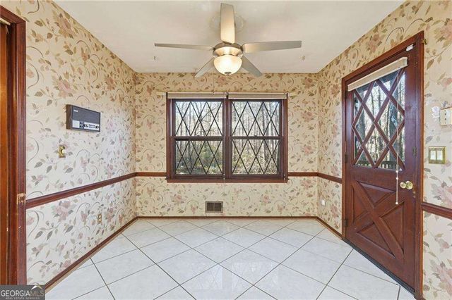 1091 Cole Drive SW, Lilburn, GA 30047