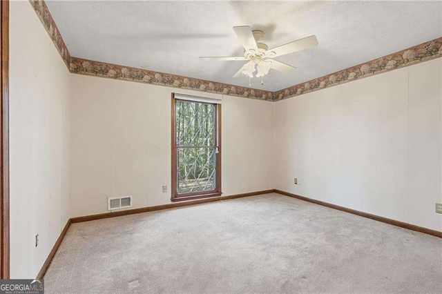 1091 Cole Drive SW, Lilburn, GA 30047