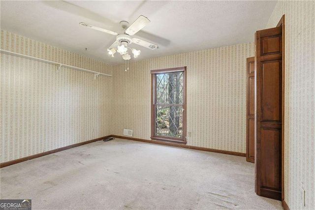 1091 Cole Drive SW, Lilburn, GA 30047