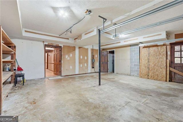 1091 Cole Drive SW, Lilburn, GA 30047