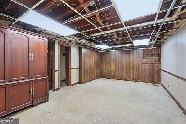 1091 Cole Drive SW, Lilburn, GA 30047