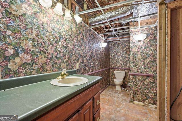 1091 Cole Drive SW, Lilburn, GA 30047