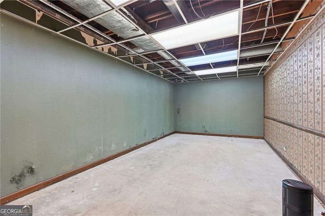 1091 Cole Drive SW, Lilburn, GA 30047