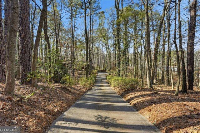 1091 Cole Drive SW, Lilburn, GA 30047