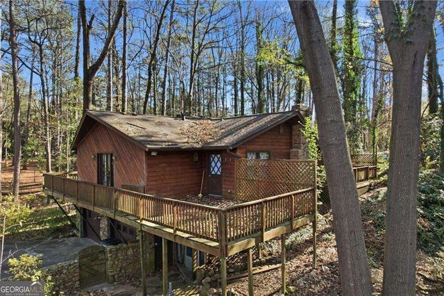 1091 Cole Drive SW, Lilburn, GA 30047