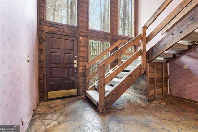 1091 Cole Drive SW, Lilburn, GA 30047