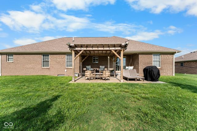 1756 Bell Ford Drive W, Seymour, IN 47274