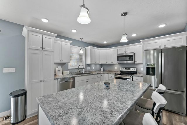 1756 Bell Ford Drive W, Seymour, IN 47274