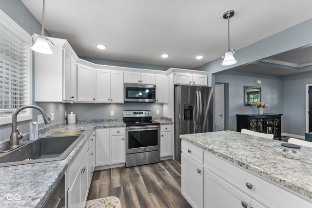 1756 Bell Ford Drive W, Seymour, IN 47274
