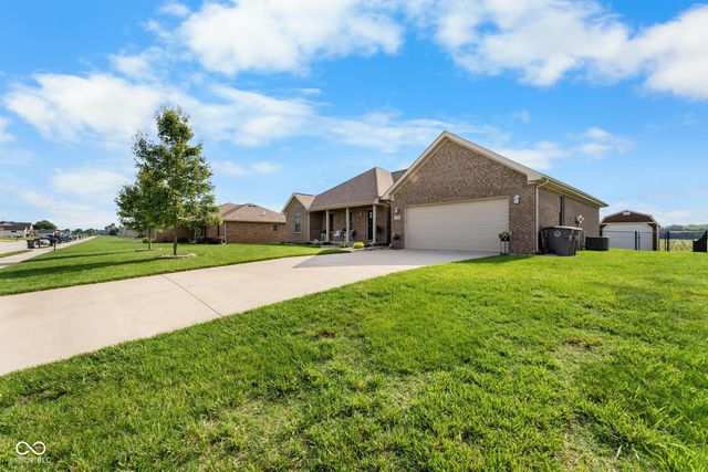 1756 Bell Ford Drive W, Seymour, IN 47274
