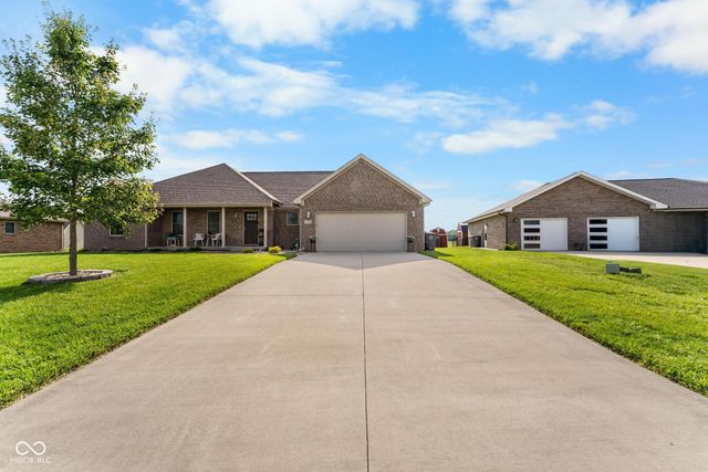 1756 Bell Ford Drive W, Seymour, IN 47274