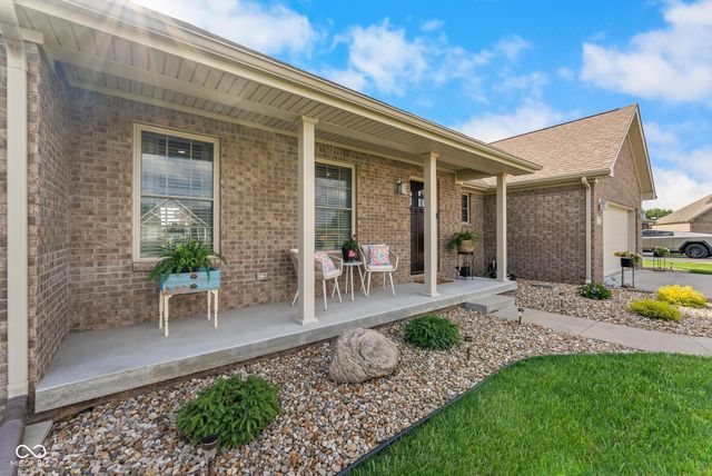 1756 Bell Ford Drive W, Seymour, IN 47274