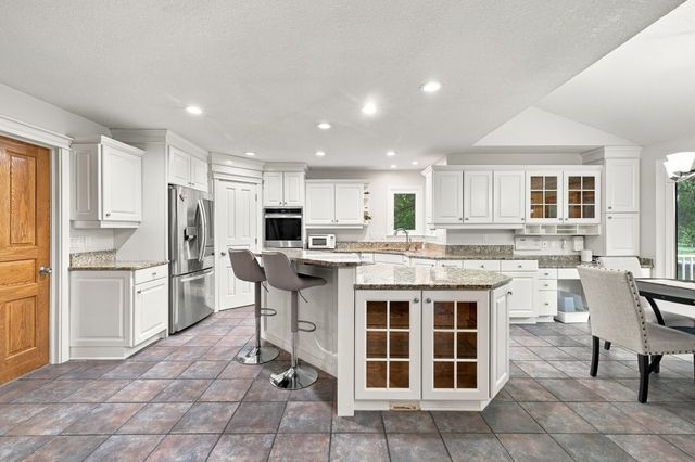 2701 NE Briarwood Court, Ankeny, IA 50021