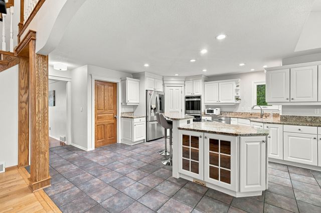 2701 NE Briarwood Court, Ankeny, IA 50021
