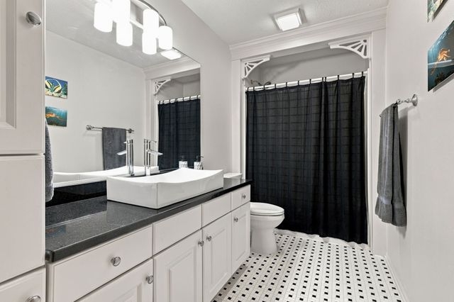 2701 NE Briarwood Court, Ankeny, IA 50021