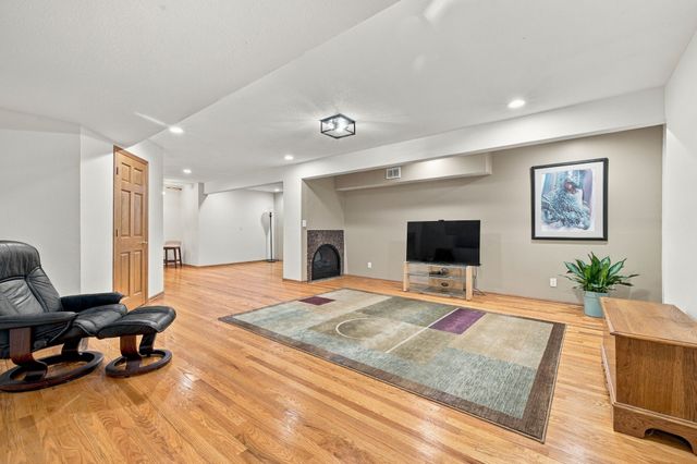 2701 NE Briarwood Court, Ankeny, IA 50021