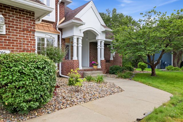 2701 NE Briarwood Court, Ankeny, IA 50021