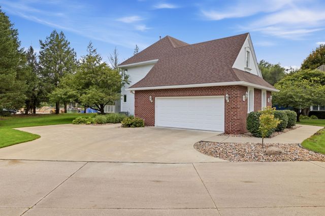 2701 NE Briarwood Court, Ankeny, IA 50021