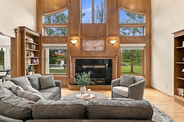 2701 NE Briarwood Court, Ankeny, IA 50021