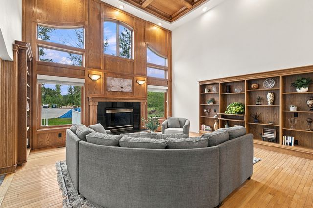 2701 NE Briarwood Court, Ankeny, IA 50021