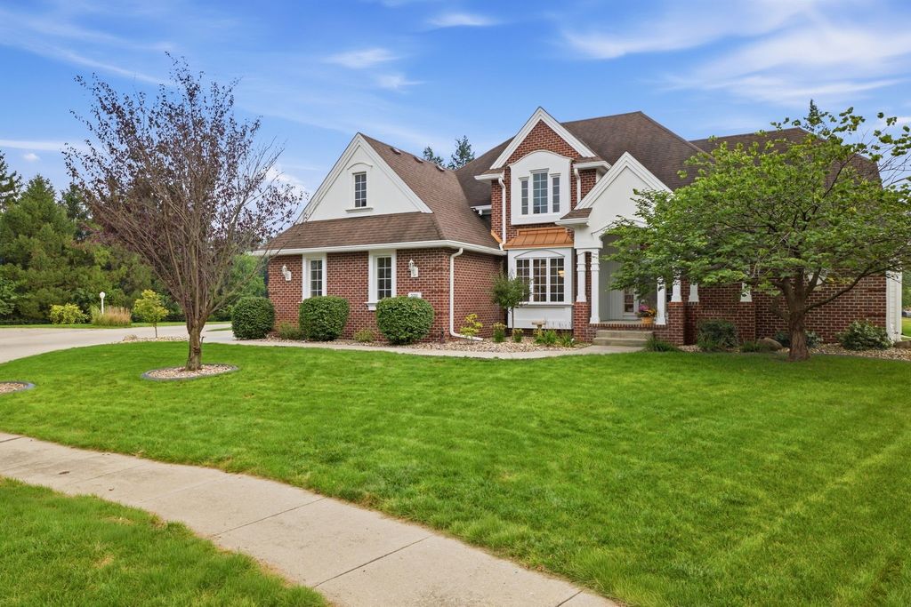 2701 NE Briarwood Court, Ankeny, IA 50021