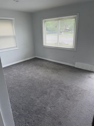 16140 W Chicago Street, Detroit, MI 48228
