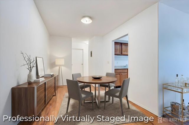 55 Gills Lane 28, Iselin, NJ 07095