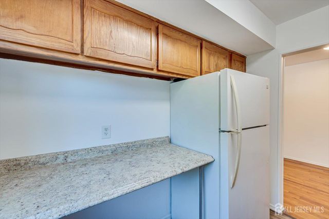 55 Gills Lane 28, Iselin, NJ 07095