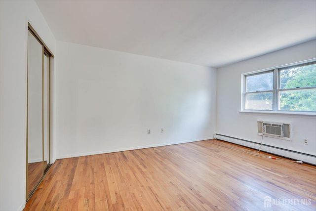 55 Gills Lane 28, Iselin, NJ 07095