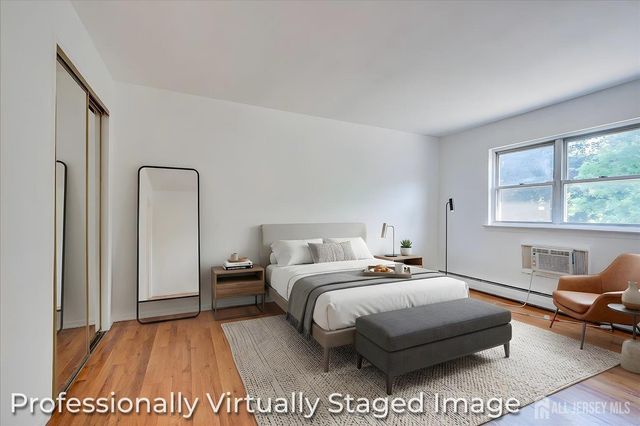 55 Gills Lane 28, Iselin, NJ 07095