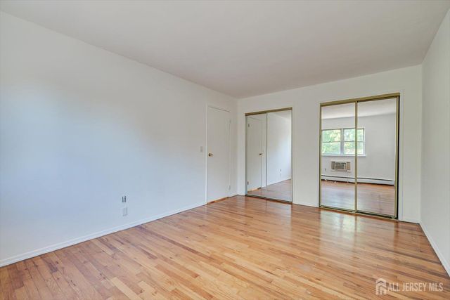 55 Gills Lane 28, Iselin, NJ 07095