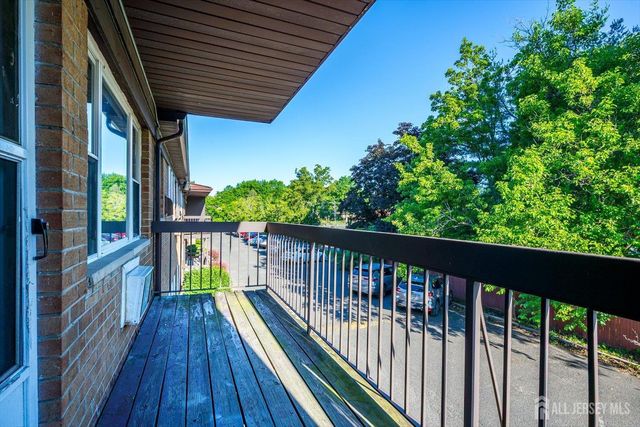 55 Gills Lane 28, Iselin, NJ 07095