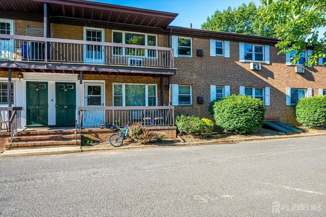 55 Gills Lane 28, Iselin, NJ 07095