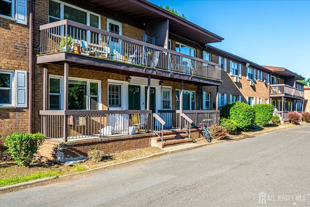55 Gills Lane 28, Iselin, NJ 07095