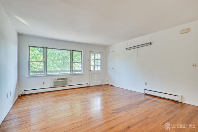 55 Gills Lane 28, Iselin, NJ 07095