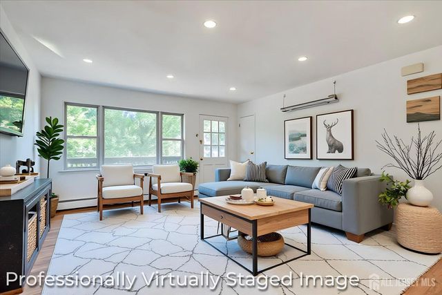55 Gills Lane 28, Iselin, NJ 07095