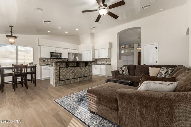 2428 S LENNOX Street, Mesa, AZ 85209