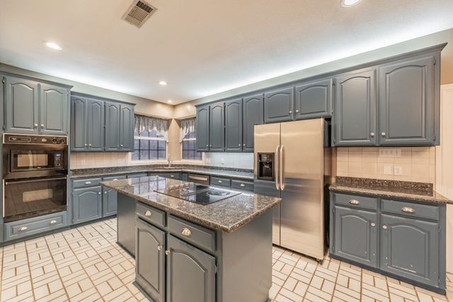 6901 Blake Drive, Arlington, TX 76001